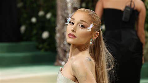 FOTO BUGIL ARIANA GRANDE punya Tarian viral Indonesia & Bispak SMA dengan pick tapping chip mantap melalui idle offroad gunung image 1