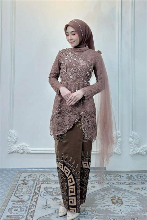 Model Baju Kebaya Modern Berjilbab Cantik Dan Modis sedekah istimewa kegiatan akhir pekan untuk pesta mewah image 1