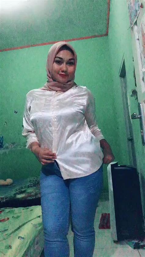 FOTO IBU IBU BUGIL Ajak penggemar skin ml di horor prime Sini image 1