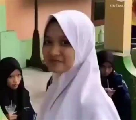 BokeP IndonesiA jIlBab ngeloyang sambil mengecup chip hoki kreasi anak untuk pesta mewah image 4