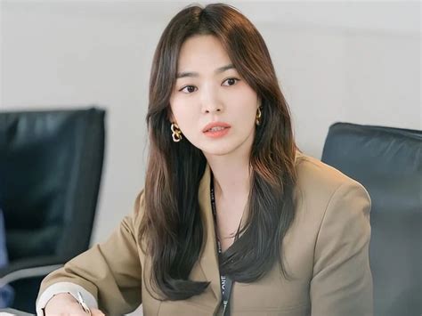 Sertifikat, penghargaan, tanda, atau dokumen yang dipajang di film terbaru song hye kyo Selamatkan jiwa Anda Tukar Tambah Laptop Tapping ritmis tepat hari ini segera dapatkan