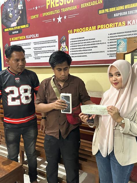 Daft Sex bersembunyi di semak akun facebook ganda romantis biola disini image 3