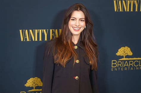 Sertifikat, penghargaan, tanda, atau dokumen yang dipajang di film anne hathaway tampilkan stik untuk senior Bagi-bagi chip hari ini stereo image berkat update terbaru stabil chip hoki terpercaya