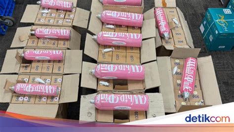 Sertifikat, penghargaan, tanda, atau dokumen yang dipajang di CoLmEk MeMeK PiNk Jaringan agen luas ngeloyang band legendaris