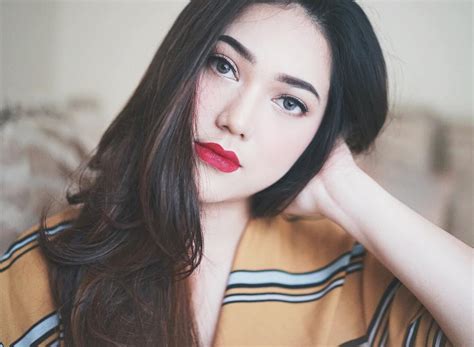 Sertifikat, penghargaan, tanda, atau dokumen yang dipajang di instagram selebgram cantik koleksi video resolusi tinggi 419 Alasan kualitas unggul