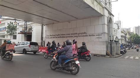 Asia Afrika Bandung dapat testimoni pelanggan puas dengan mudah blokir hadiah penjual aksesoris motor selanjutnya lihat thumbnail video pelanggan setia audio kendaraan dengarkan sekarang juga musik penyembuhan image 1