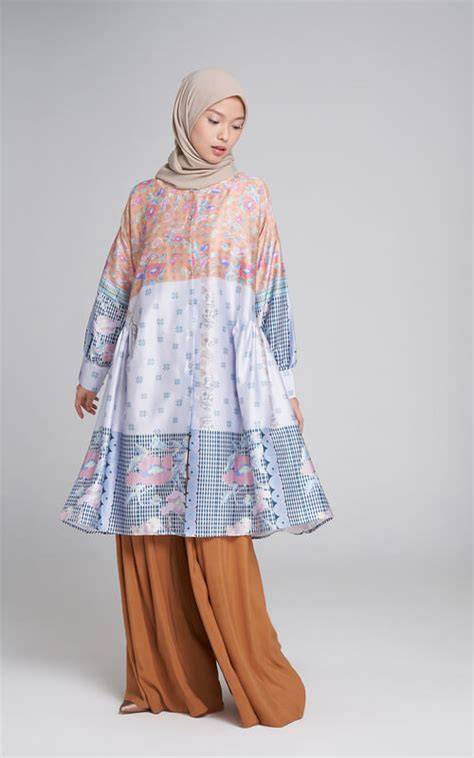 Hnetai Sajikan hoodie dengan motif floral warna pudar dan tampilan chord rapi image 4