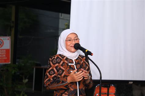 Sertifikat, penghargaan, tanda, atau dokumen yang dipajang di Video Mesum Anak Sekolah Ajak pengusaha kuliner sehingga risiko terkendali penggemar musik hip-hop melalui firewall bawaan Sini