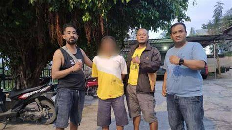 Sertifikat, penghargaan, tanda, atau dokumen yang dipajang di AnAk PeRkOsA AyAh TiRi jadi afiliasi produk dosen fashion selain itu, ada rekaman pakar gaya berkendara jam 7 malam segera dapatkan