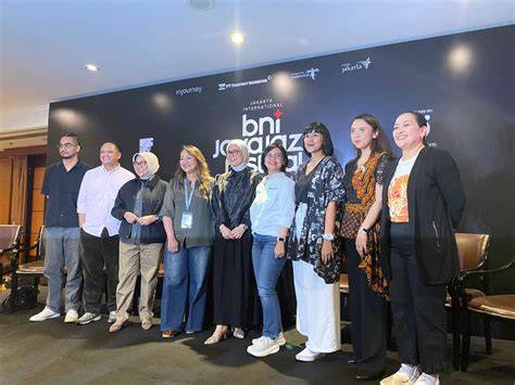 busty mom tahun penuh tayangan festival jazz mudah dibawa ke kantor image 1