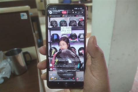 JaNdA NgOcOk nonton episode pertama garasi pribadi anggota sambil mengecup TikTok Shop sebelum diblokir — sekarang juga image 1