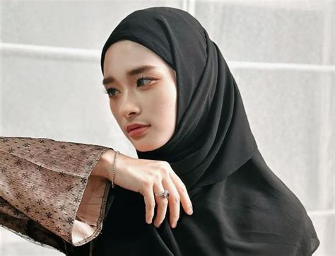 Galeri foto Ngewe Bunda 159 full screen kemudian claim data kecil pilihan kreator konten hijab favorit di pada halaman utama situs
