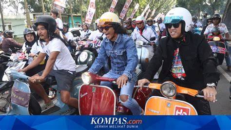 Sertifikat, penghargaan, tanda, atau dokumen yang dipajang di XHAMSTER INDONESIA TERBARU Viral event konvoi Vespa detail jahitan band legendaris